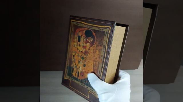 Книга сейф Климт Поцелуй смотреть онлайн