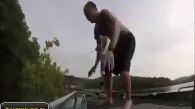 Удар у воду смотреть онлайн