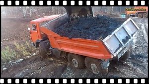 КАМАЗ в болоте увяз! КАМАЗ застрял и просит помощи! Подборка