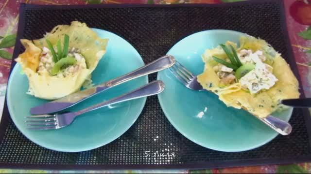 Куриный салат с яблоком и киви. Подбираю меню к Новому году.
#салат#скурицей#праздник