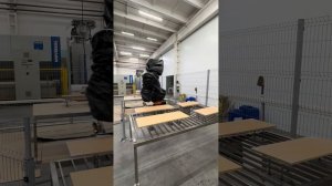 Робот для нанесения клея