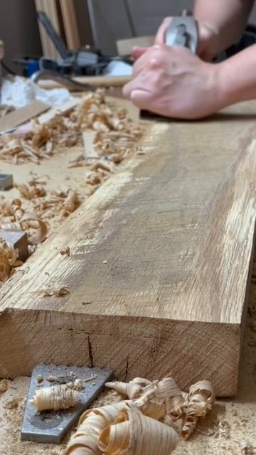 Handtool woodworking - surfacing rough sawn white oak. смотреть онлайн