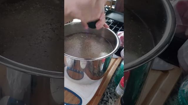 Frijol con puerco con salsa de chile habanero 
