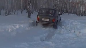 НИВА 2131   по достаточно глубокому снегу