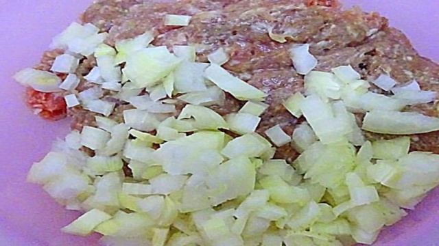 Фрикадельки в луково-чесночным соусом