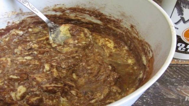 Шоколадный пирог с мандарином и сухофруктами