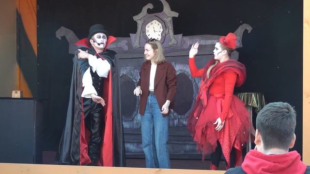 Уличное иллюзионное представление «Школа магии». Сочи Парк, осень 2021 смотреть онлайн