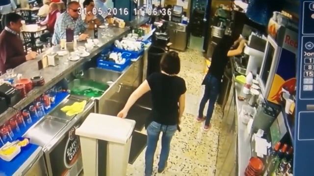 смотреть всем!! у девушки супер реакция смотреть онлайн