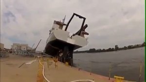 Корабль упал при спуске на воду оператору пц