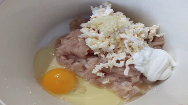 Рубленные котлеты из куриного филе с плавленным сырком