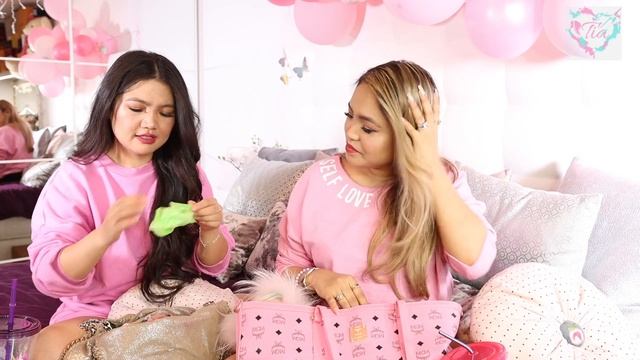 What's In My Bag With Jambey | Work edition | Livingtiaslife