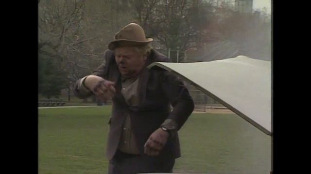 Benny Hill - How To Meet Beautiful Women (1991) смотреть онлайн