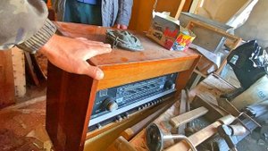 Товарищ купил по дешёвке дачный дом. Внутри полно отличных и дорогих вещей