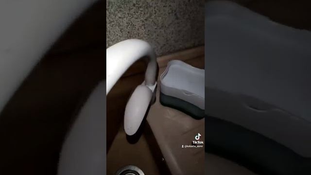 распаковка деспенсера для моющего средства с Waldberis смотреть онлайн