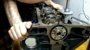 Как нанести герметик на заднюю крышку коленвала Ланос 1.5 🇺🇦