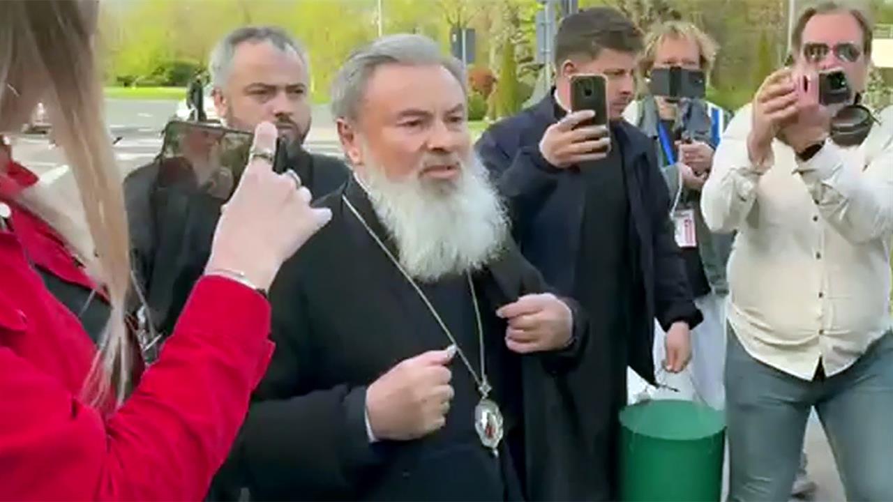 В Молдавии архиепископу канонической православной церкви не дали вылететь за Благодатным огнем