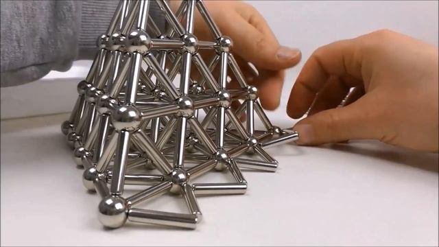 MAGNET PYRAMID _ Magnetic Games