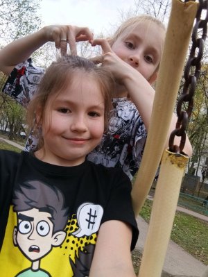 игра сковорода 🥘 30 мин на площадке друга....//эмолуно-т//
