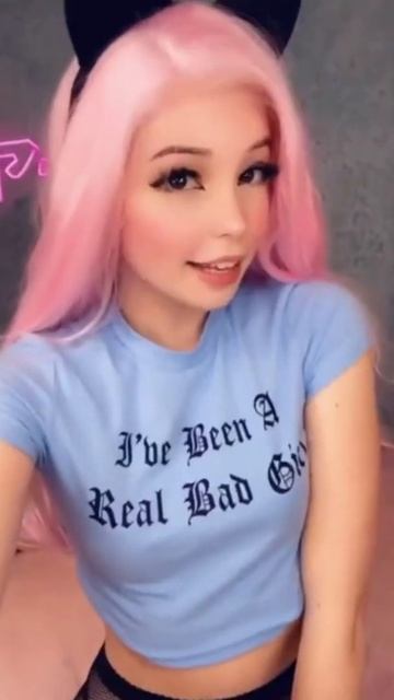 Belle Delphine plays Hardcore Minecraft смотреть онлайн