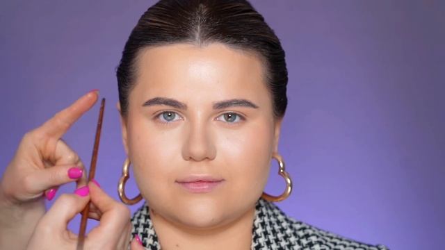 Коррекция круглого лица, и макияж на близко посаженные глаза смотреть онлайн