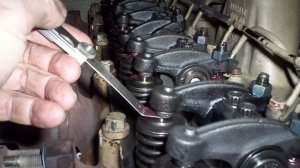 Регулировка клапанов ВАЗ жигули своими руками!!