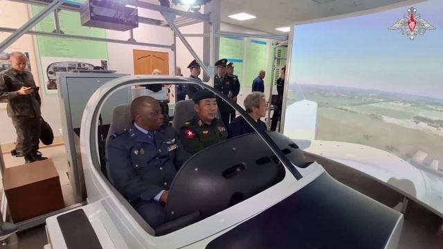 Представители военно-дипломатического корпуса посетили Краснодарское летное училище