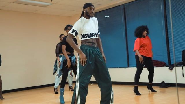 SIMPLE DANCE WARM UP ROUTINE (Heels Class Edition) смотреть онлайн