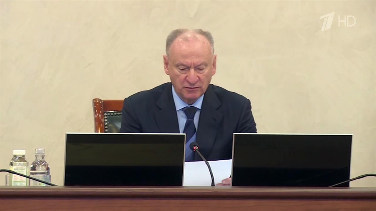 Порты Трансарктического коридора необходимо трансформировать в мультимодальные хабы, заявил Патрушев