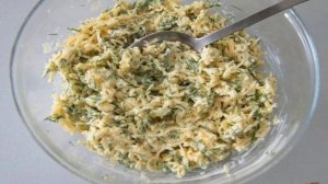 Хлеб, запеченный с сыром и зеленью