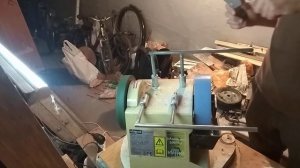 Заточка ножа на заточном станку Scheppach TiGer 2500