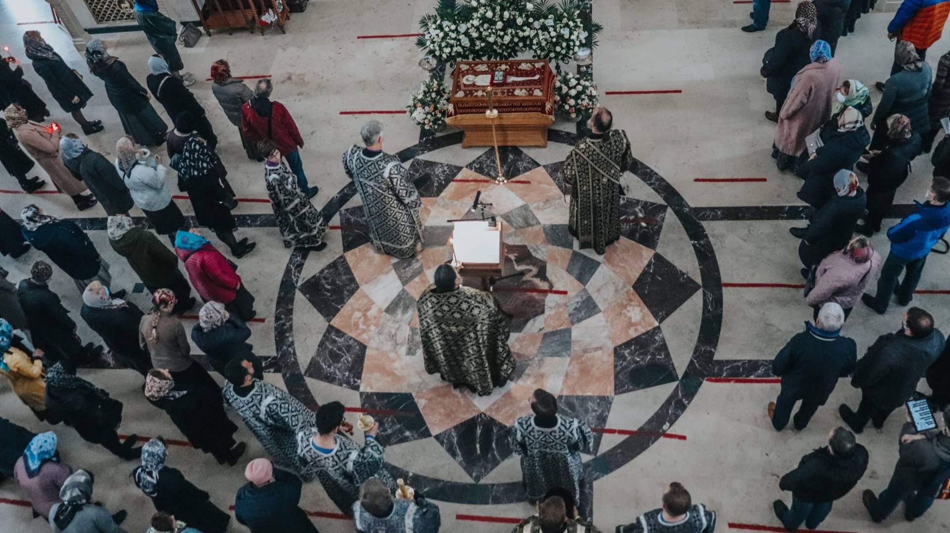 Утреня с чином погребения. Великий Пяток смотреть онлайн