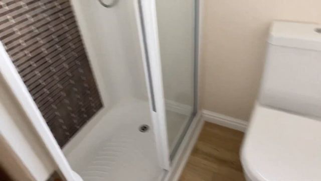 Beautiful lodge sited on a 12 month park overlooking well stocked mature fishing lake смотреть онлайн