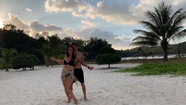 salsa dance malibu beach KoPhangan Thailand