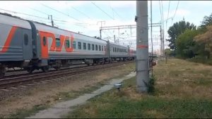 ЭП1М-527 с пассажирским поездом Кисловодск-Санкт-Петербург отправляется со ст.Минеральные-Воды.