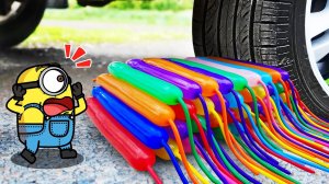 Видео для детей. Губка боб играет с воздушным шарикоми. Игры с игрушками. Детям