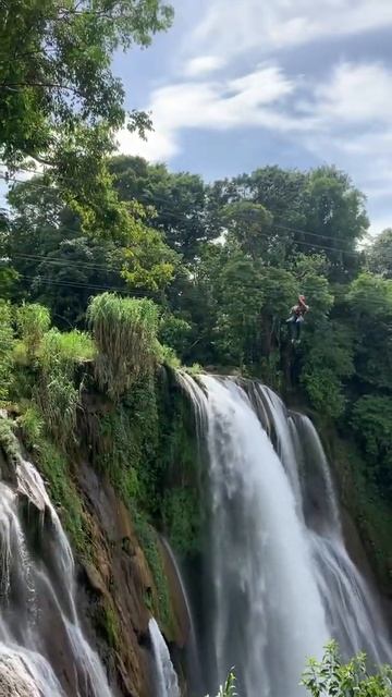 Pulha Norte del Lago de Yojoa, es considerada una de las más bellas cascadas de Centro América смотреть онлайн