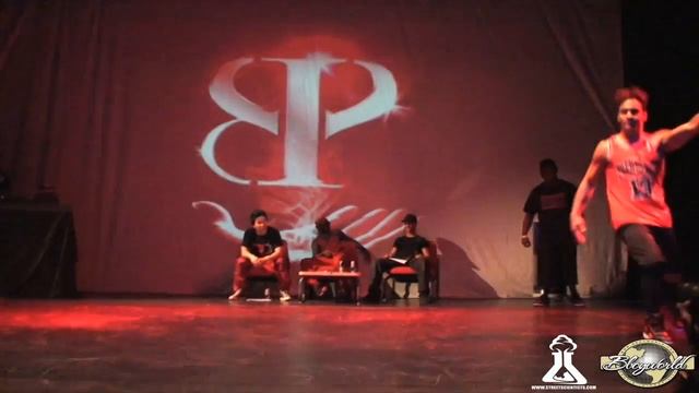 LIL G vs MARCIO (EIGHT ONE POWERMOVE 2011) WWW.BBOYWORLD.COM