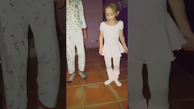 Clase de Ballet con mi hermano! 😊😆 смотреть онлайн