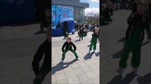 1 МАЯ 2022 ТОЛЬЯТТИ НАРОД СОБРАЛСЯ В СКВЕРЕ 50-ЛЕТИЯ АВТОВАЗА- YOUTUBE