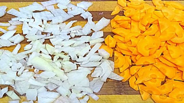Борщ с консервированной фасолью