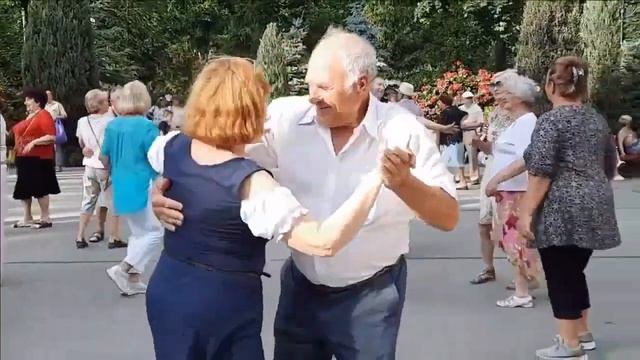 СОЛНЦЕ ЛАСКАВЕ ЗЕМЛЮ ГОЛУБИТЬ!!! смотреть онлайн