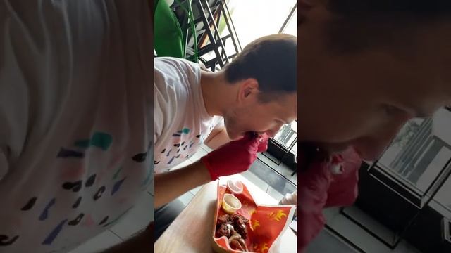 Пробуем крылышки Чака Норриса из Buffalos