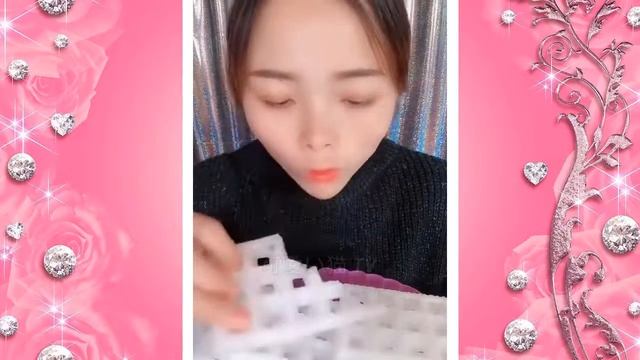 Pretty Lips Смешные звуки еды ASMR Слушайте внимательно! Ice ASMR Basil Seed Ice Mock Real Sound #6 смотреть онлайн