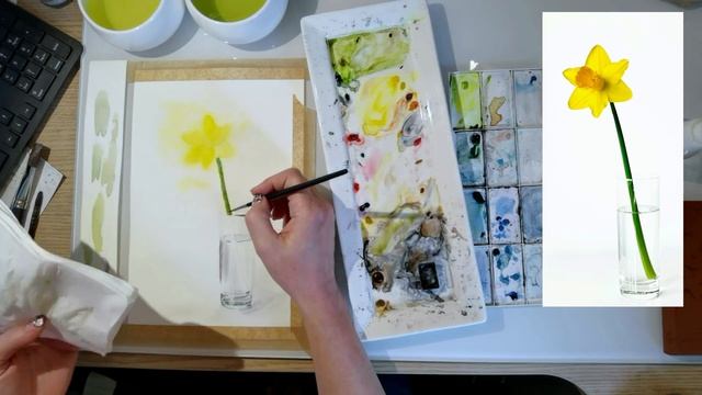 Daffodil flower in the glass. How to paint flower and glass in watercolor.