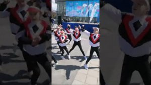 1 МАЯ 2022 ТОЛЬЯТТИ В СКВЕРЕ 50-ЛЕТИЯ АВТОВАЗА ТАНЦЫ СОГРЕВАЮТ-YOUTUBE