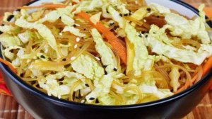 Салат с фунчозой