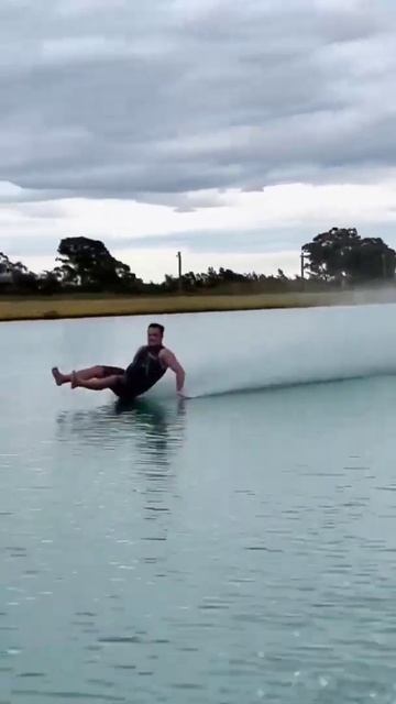 Respect, Проскользил по воде🔥👍#surfing #respect смотреть онлайн