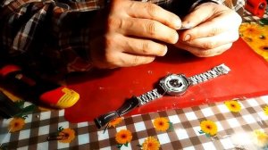 Замена батарейки в часах, и как надеть крышку хлопушку.