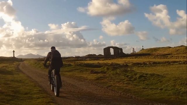 Salsa Mukluk Newborough Beach
