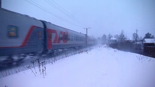 Тепловоз ТЭП70 - 0350 с фирменным поездом "Текстильный край" Санкт-Петербург - Иваново